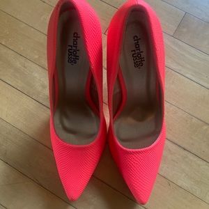 New neon pumps!